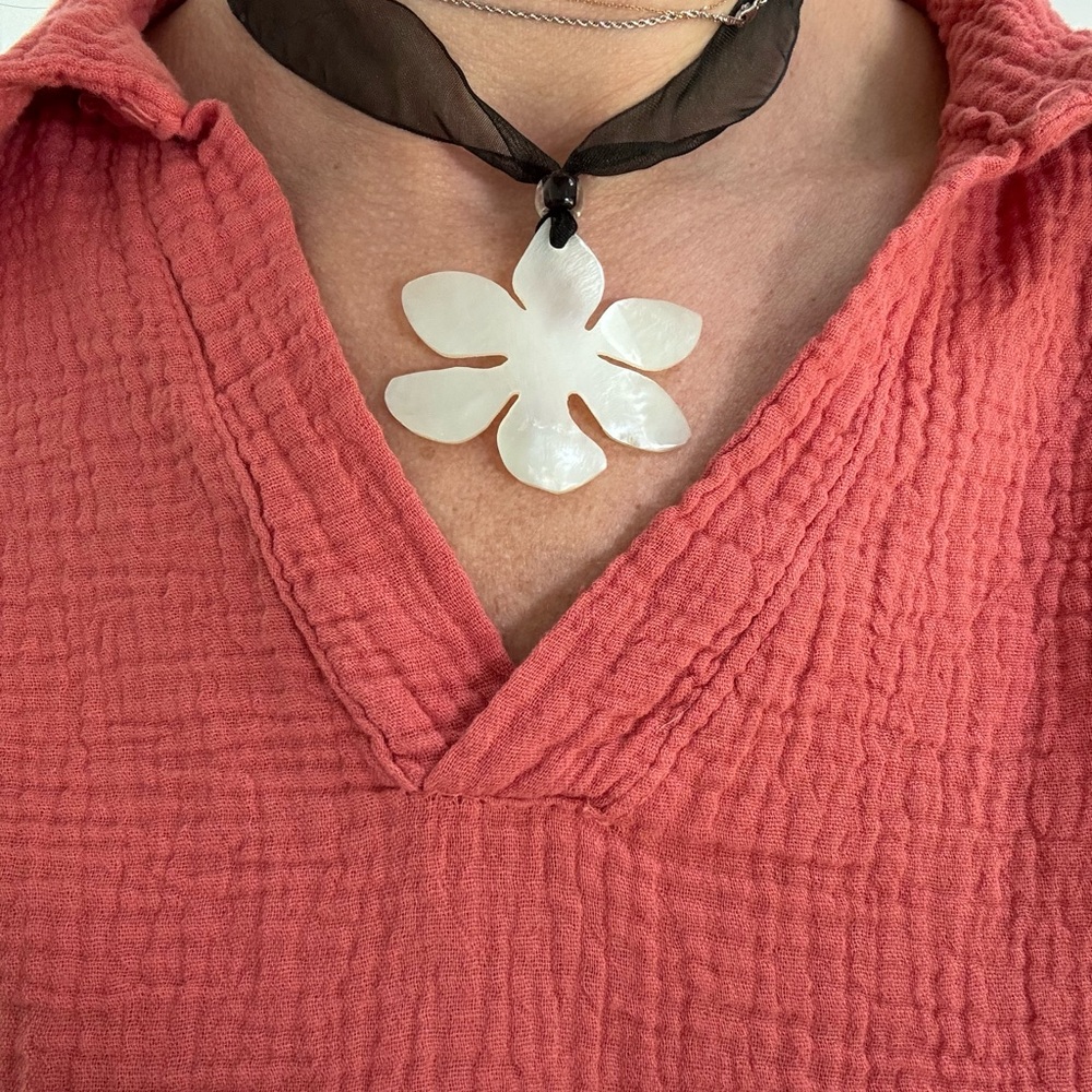 White Flower Pendant Necklace